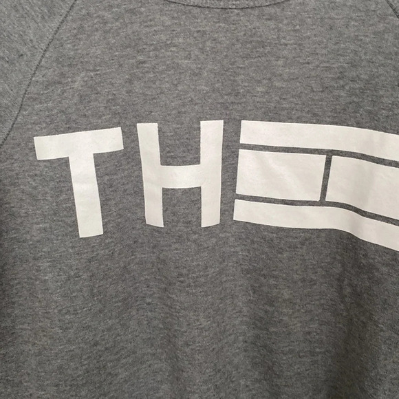 Tommy Hilfiger sweatshirt size medium gray crewneck - Picture 2 of 5